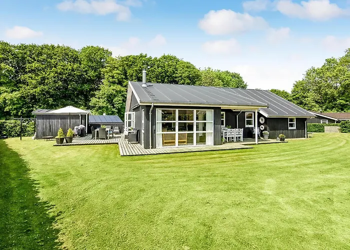 Barsbaeklund Holiday home *